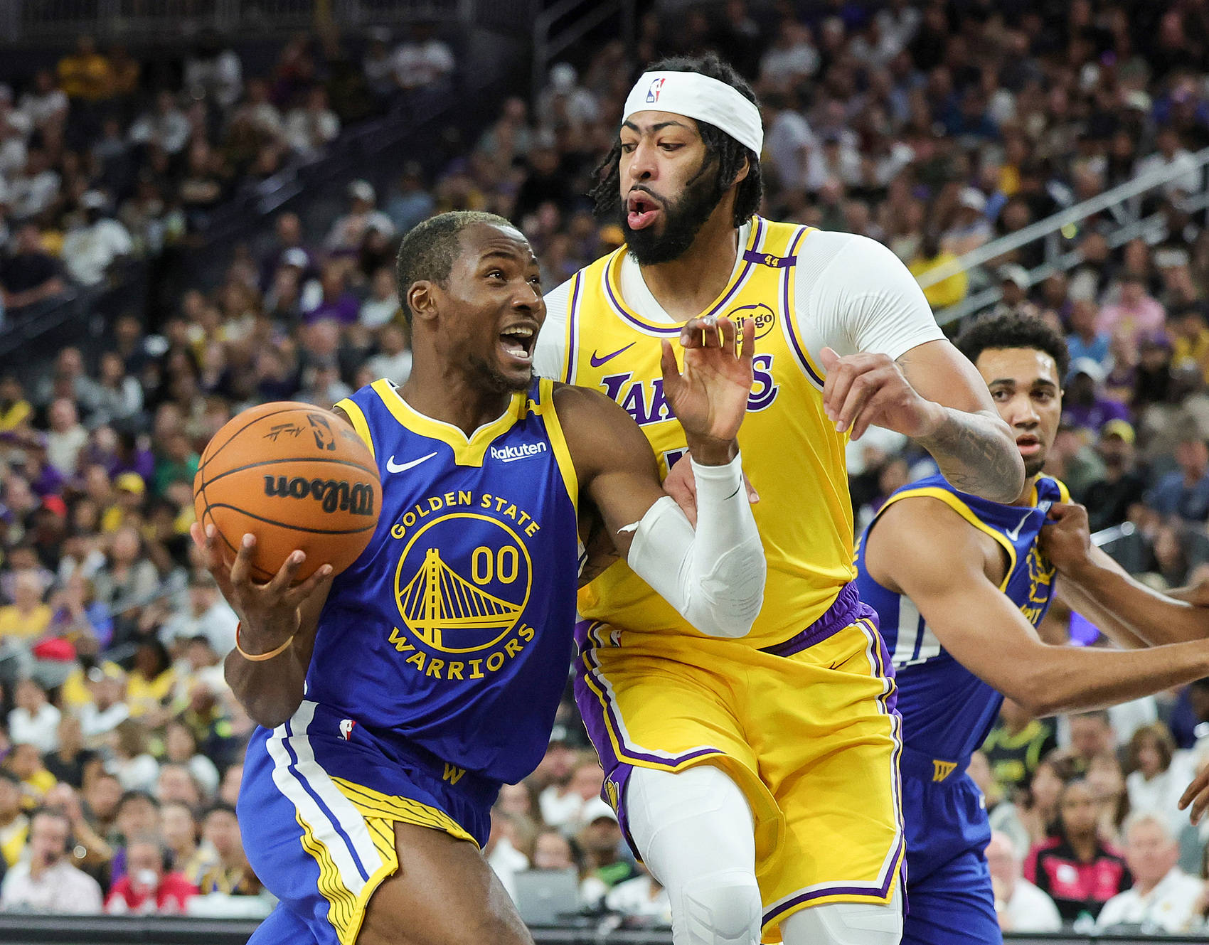 包含洛杉矶湖人训练开放日，赛前篮板制胜引欢呼，NBA季后赛在即，球队文化再被提及的词条