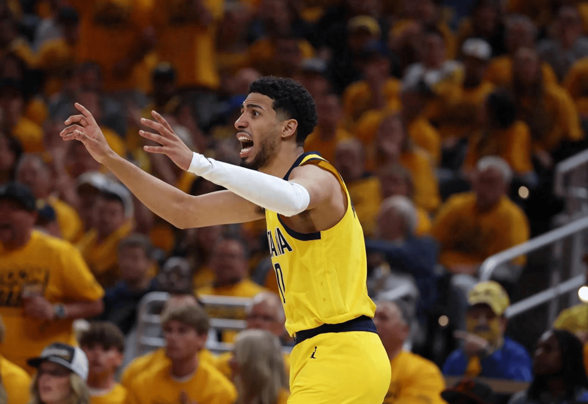 英雄联盟-今晚体能课后，里昂官宣签约备战NBA季后赛，媒体盛赞，年轻球员得到机会的简单介绍